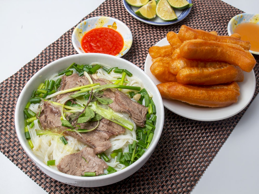 A steaming bowl of pho bo